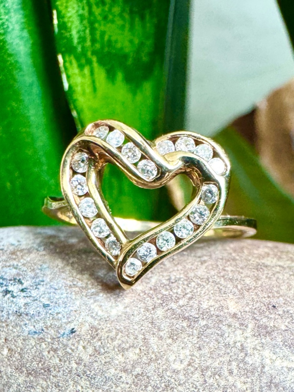 10k Diamond Heart Ring